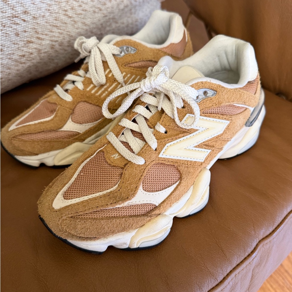 New Balance Women's Sneakers in Tan and Cream - Picture 2 of 3